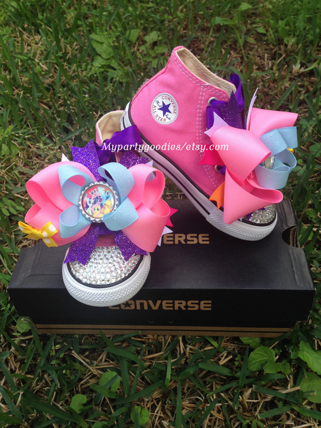 Chaussures de poney, poney rose, chaussures bling arc-en-ciel, fête de poney, poney scintillant.