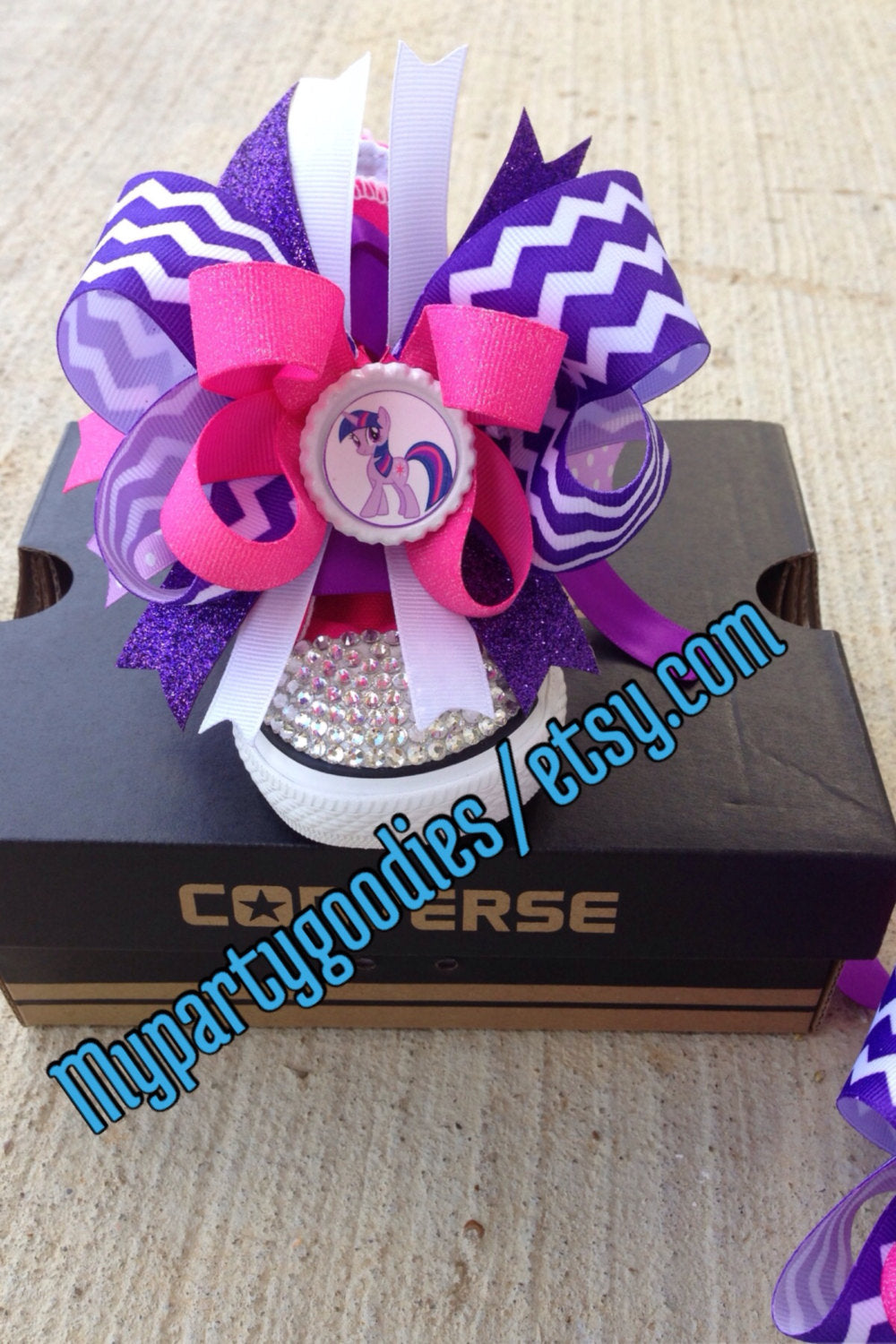 Zapatos personalizados de pony morado, zapatos bling morados y rosas fuertes, zapatos converse bling, zapatos Pony, zapatos bling bling.